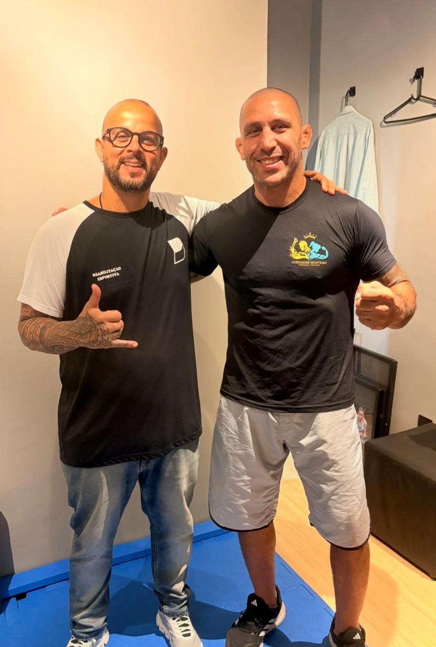 Bernardo com atleta no studio
