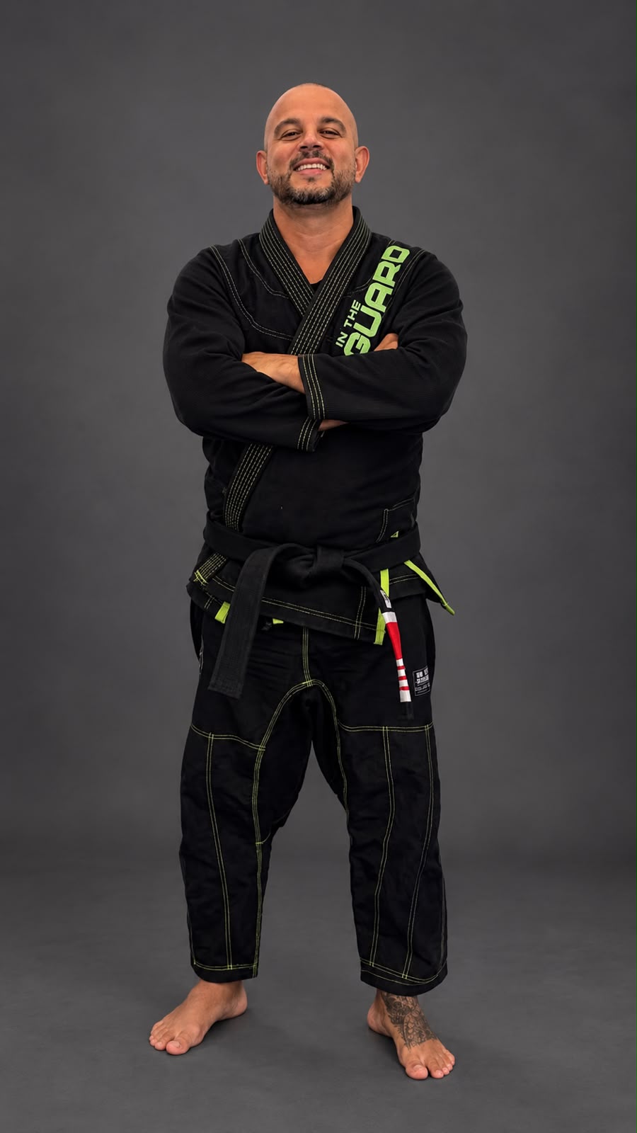 Bernardo Buenno de kimono preto, faixa-preta
